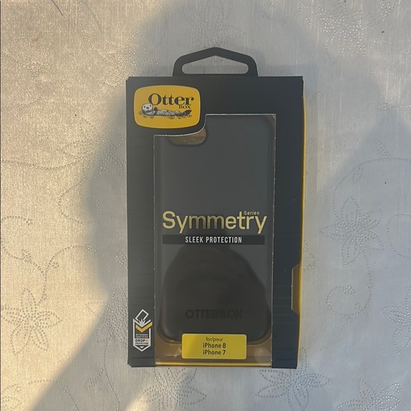 OtterBox Symmetry Series Black Case for iPhone 8/7 - Picture 1 of 2